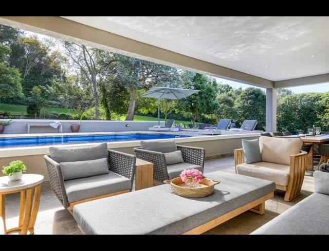 6 BEDROOM HOUSE FOR SALE IN CONSTANTIA